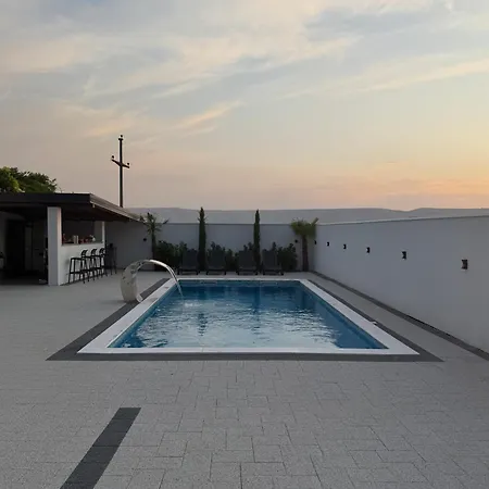 Lila Villa